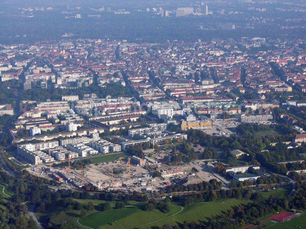 Aerial photograph München (Bayern) - Blick auf das Baugelände des Wohngebietes Olympiapark. Beim Ackermannbogen in Schwabing kommt das Beste zum Schluss: Mit CONCEPTBAUGOLD wird das letzte Grundstück direkt am Olympiapark bebaut. Beratungspavillion vor Ort: Ackermannstr. 49, 80797 München,Mo-So 14.00 - 18.00 UhrAnruf zum Ortstarif:Telefon: 01801. 266 277, Fax: 089.350 949-41, gold@conceptbau.de