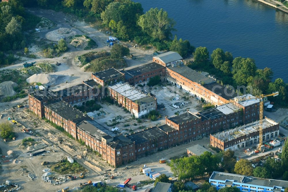 Aerial image Berlin - Reconstruction and expansion - construction site of the buildings and halls of the old REWATEX laundry in the district of Spindlersfeld in Berlin, Germany. The Kanton Property development company mbH is building new apartments on the site with the Wasserstadt Spindlersfeld on the listed area