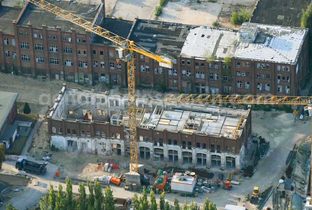 Aerial photograph Berlin - Reconstruction and expansion - construction site of the buildings and halls of the old REWATEX laundry in the district of Spindlersfeld in Berlin, Germany. The Kanton Property development company mbH is building new apartments on the site with the Wasserstadt Spindlersfeld on the listed area