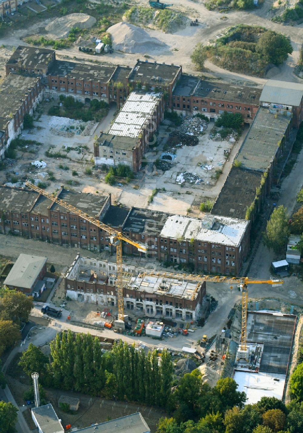 Berlin from above - Reconstruction and expansion - construction site of the buildings and halls of the old REWATEX laundry in the district of Spindlersfeld in Berlin, Germany. The Kanton Property development company mbH is building new apartments on the site with the Wasserstadt Spindlersfeld on the listed area