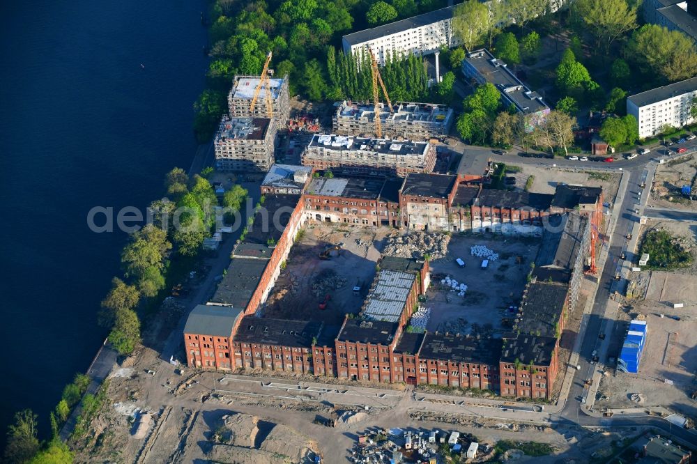 Berlin from above - Ruin the buildings and halls of alten REWATEX - Waescherei in the district Spindlersfeld in Berlin, Germany