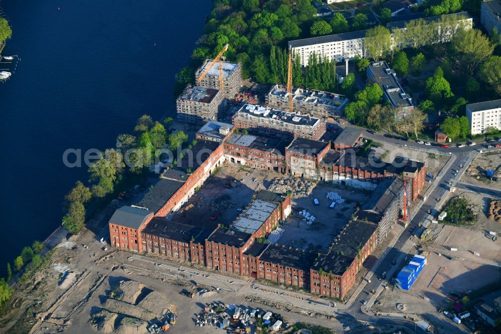 Berlin from the bird's eye view: Ruin the buildings and halls of alten REWATEX - Waescherei in the district Spindlersfeld in Berlin, Germany