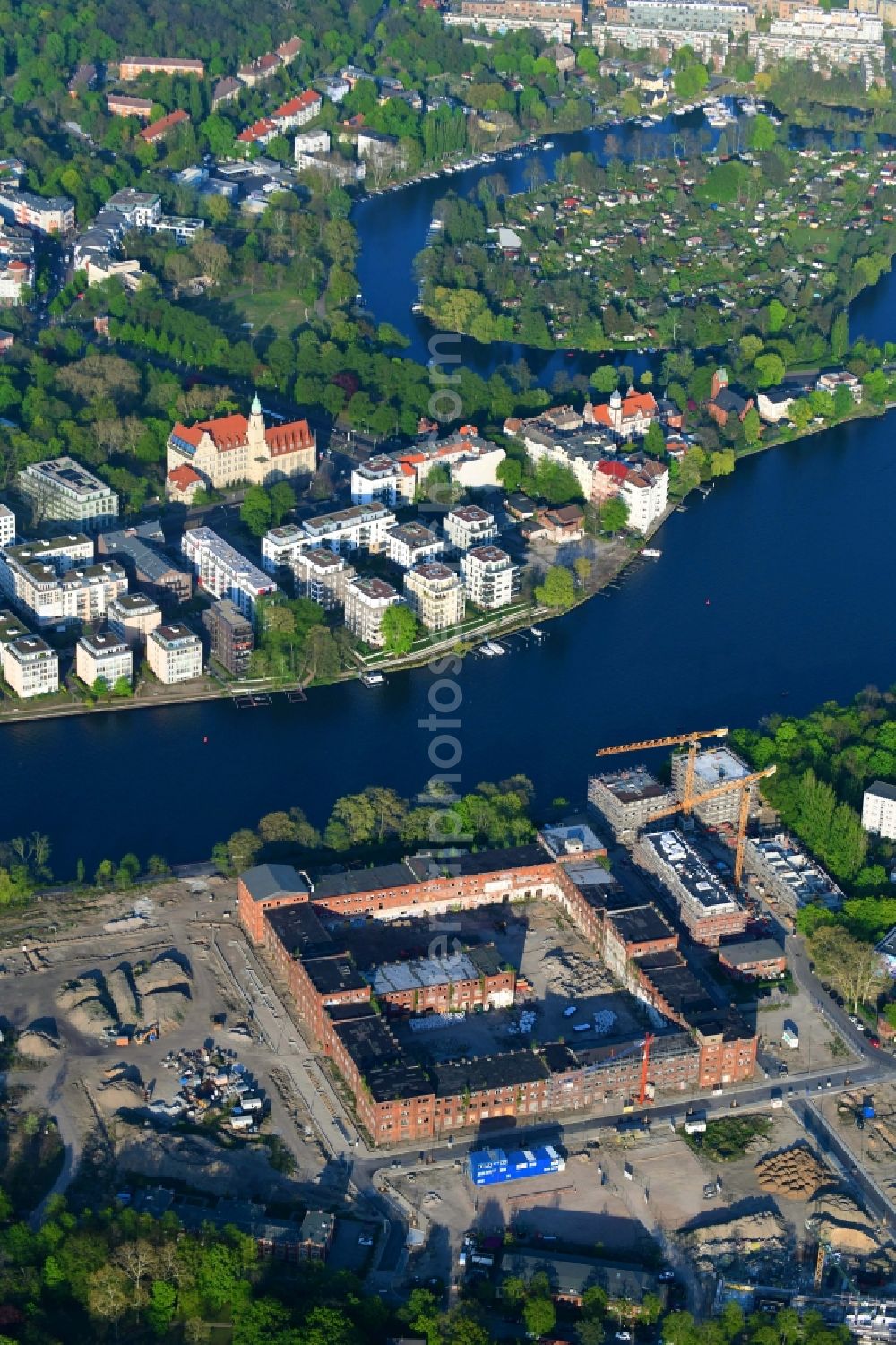 Aerial photograph Berlin - Ruin the buildings and halls of alten REWATEX - Waescherei in the district Spindlersfeld in Berlin, Germany