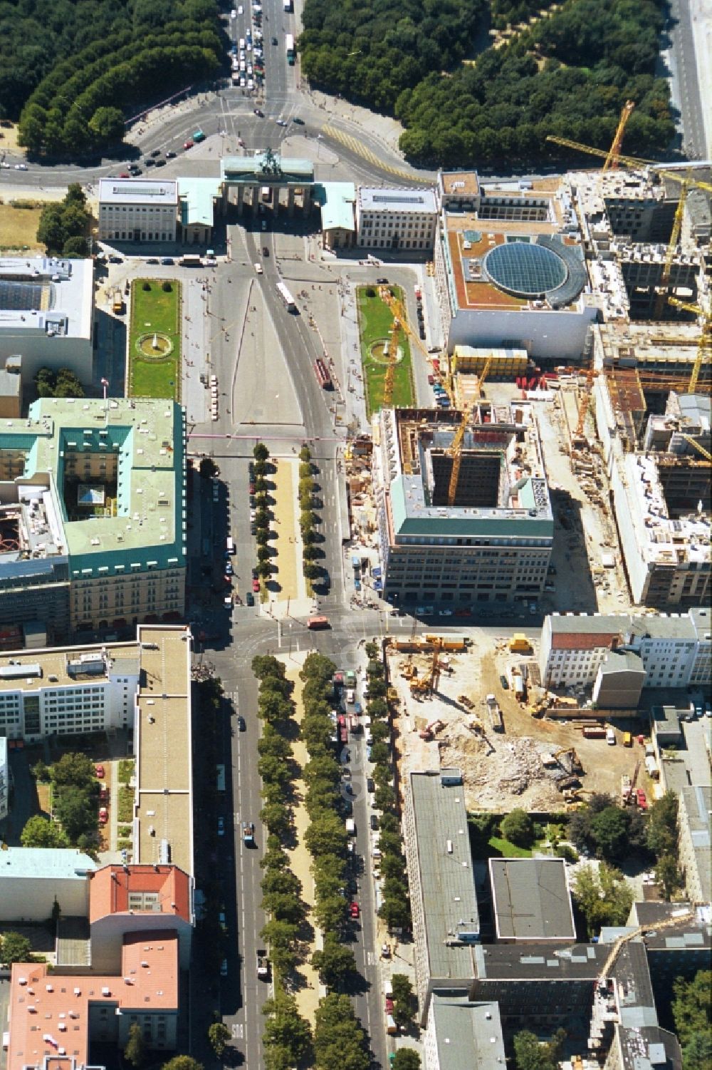 Berlin Mitte from above - View the construction work on the Pariser Platz and the Brandenburg Gate in Berlin Mitte