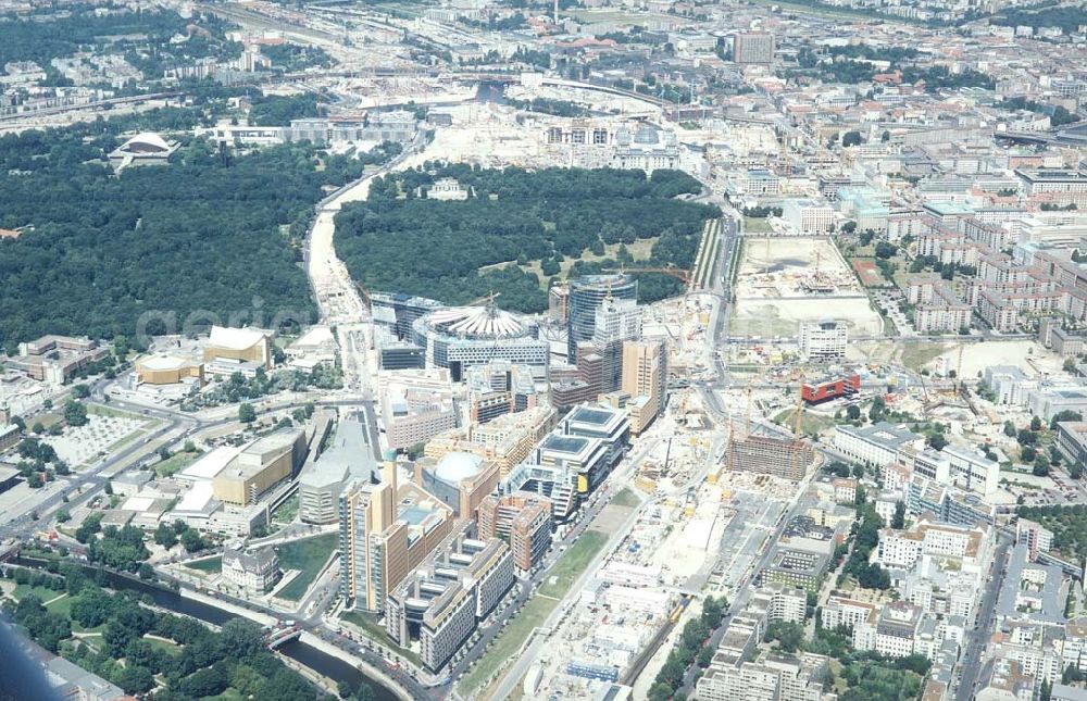 Berlin - Tiergarten from above - Baugeschehen am Potsdamer Platz in Berlin-Tiergarten.