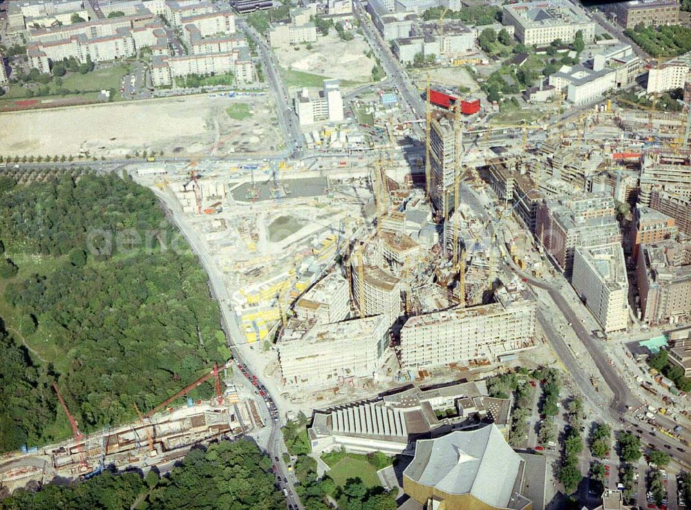 Berlin - Tiergarten from above - Baugeschehen am Sony-Center auf dem Potsdamer Platz in Berlin-Tiergarten.