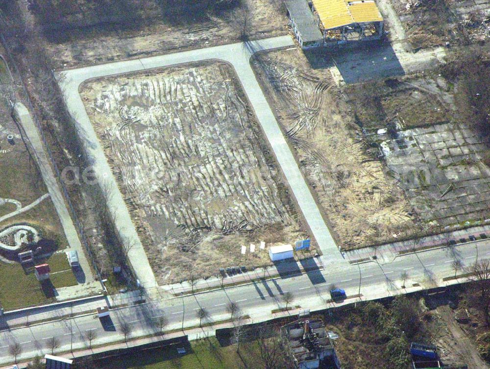 Aerial image Berlin - Lichtenberg - Blick auf die erschlossenen Baugrundstücke der Bornitz-Viertels an der Bornitz Straße in Berlin Lichtenberg. Ein Projekt der First Home Wohnbau GmbH Lietzenburger Straße 72 10719 Berlin Fon: 030/ 88 71 09 88-0 Fax: 030/ 88 71 09 88-1 info@firsthome.de