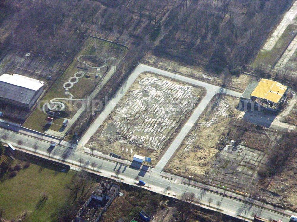 Berlin - Lichtenberg from above - Blick auf die erschlossenen Baugrundstücke der Bornitz-Viertels an der Bornitz Straße in Berlin Lichtenberg. Ein Projekt der First Home Wohnbau GmbH Lietzenburger Straße 72 10719 Berlin Fon: 030/ 88 71 09 88-0 Fax: 030/ 88 71 09 88-1 info@firsthome.de