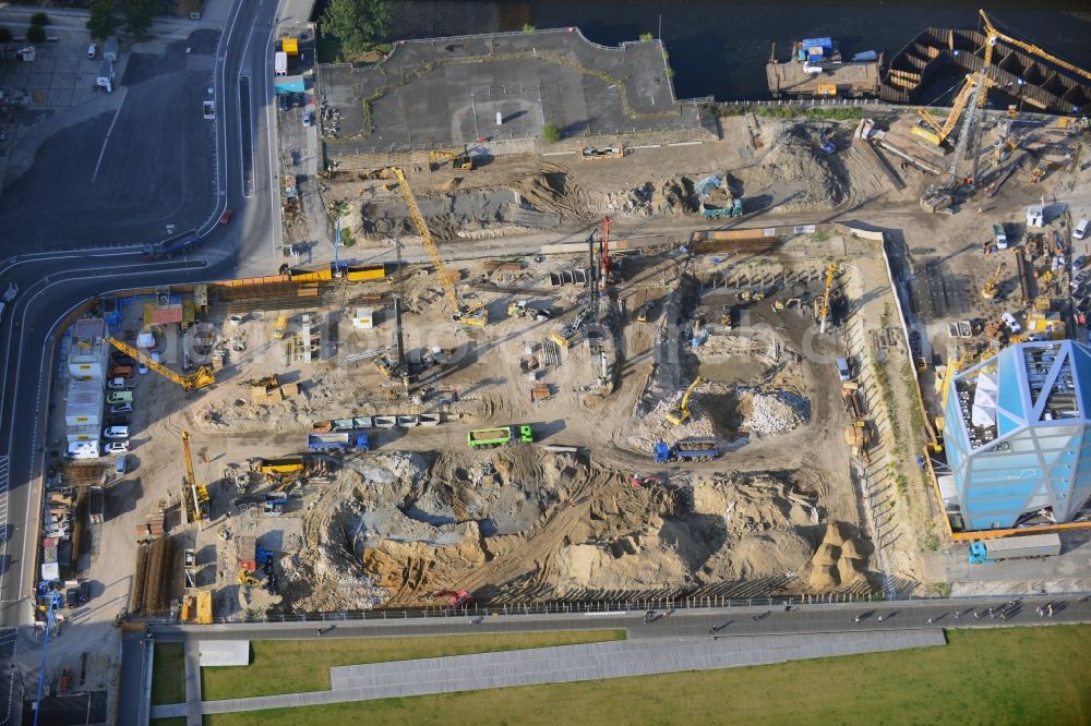 Berlin from the bird's eye view: View at the ground preparation for the planned Berlin castle - Humboldt Forum on the grounds of the former city castle in the district Mitte in Berlin. Executing enterprise is the company Bilfinger Berger SE