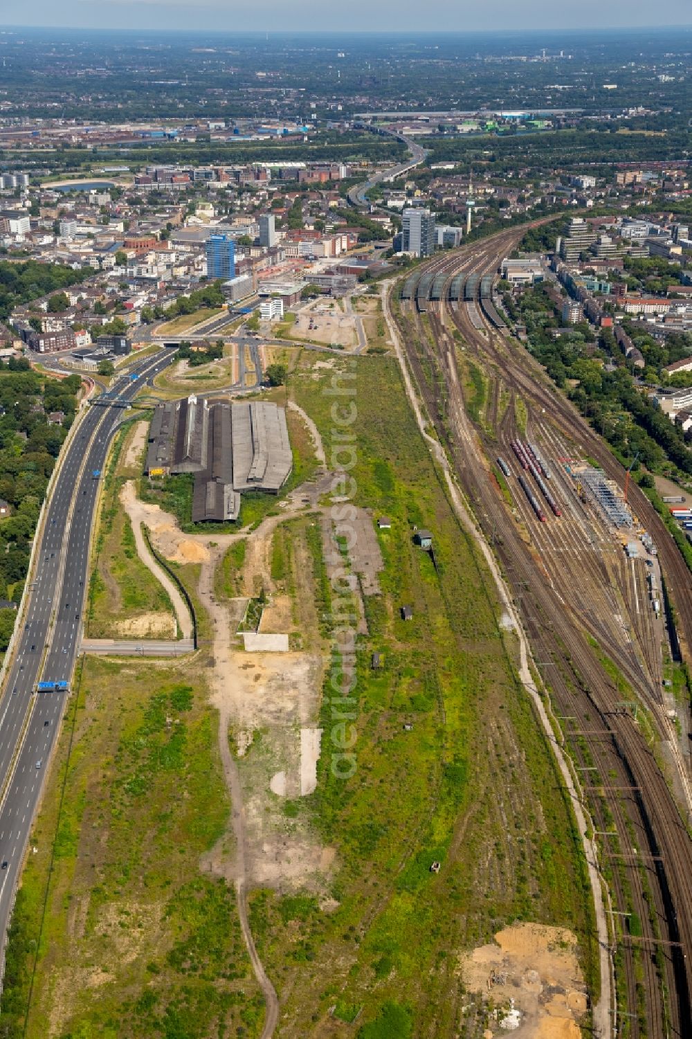 Aerial image Duisburg - Building land fallow between the former goods station and the A59 in Duisburg in North Rhine-Westphalia