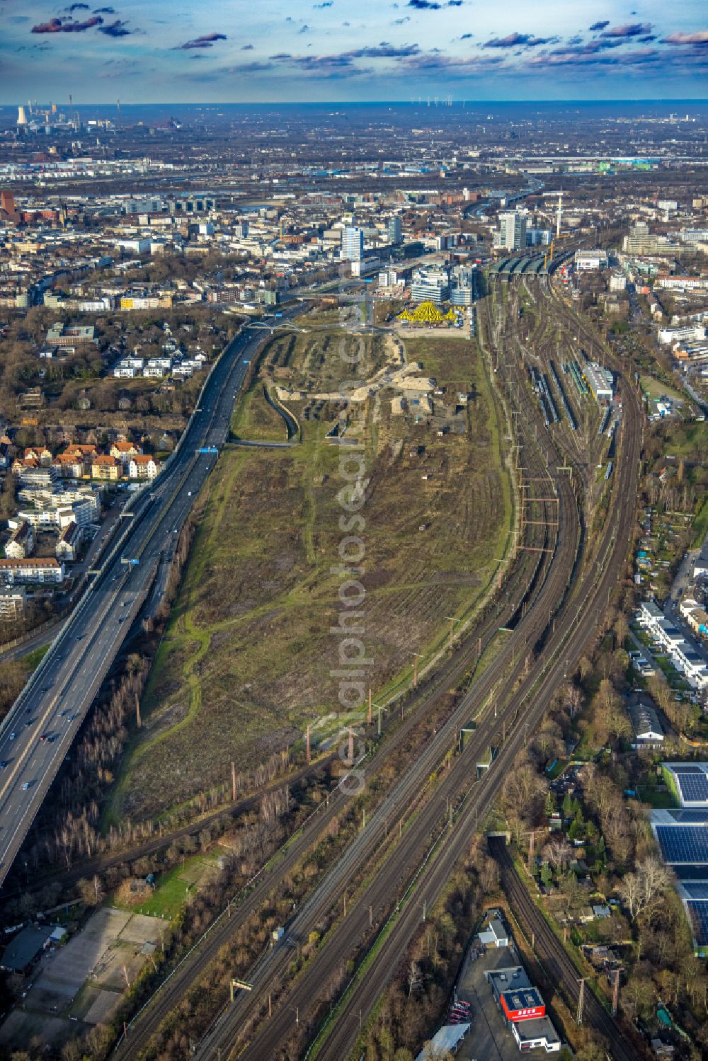 Aerial photograph Duisburg - Building land fallow between the former goods station and the A59 in Duisburg in North Rhine-Westphalia