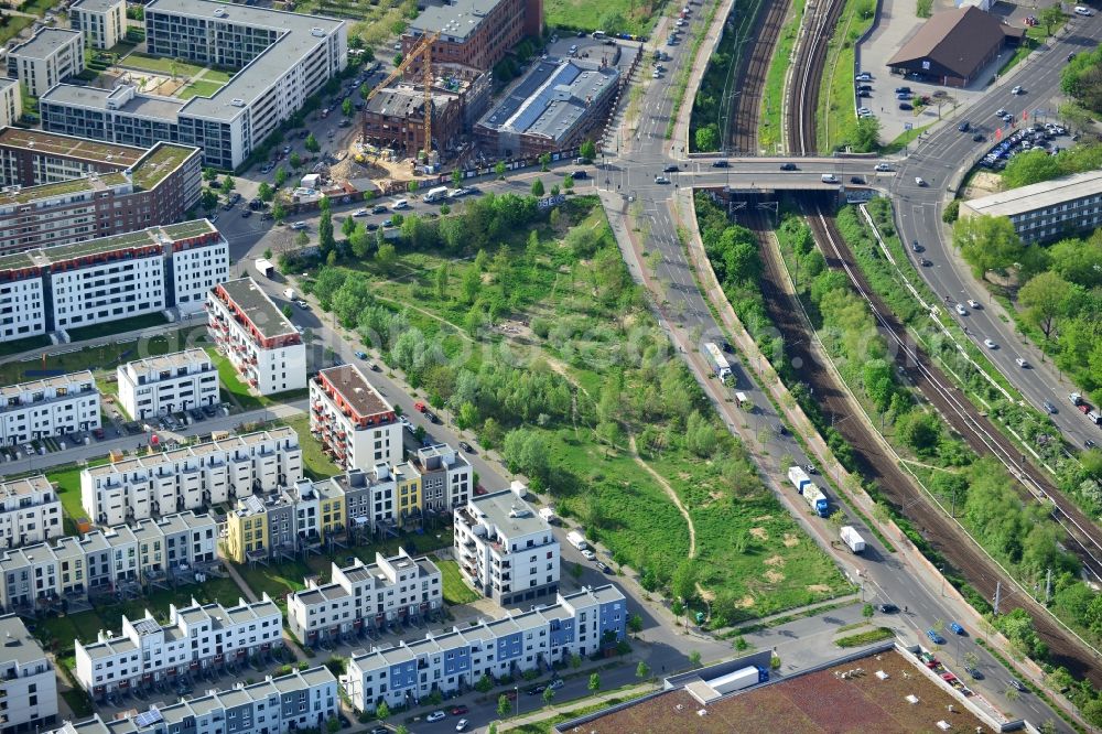 Aerial image Berlin - Barrens - building land area on the site of urban development area at the Erich-Nelhans Street - Hermann Blankenstein Street in Friedrichshain district of Berlin