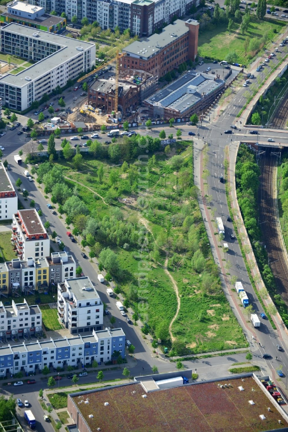 Aerial photograph Berlin - Barrens - building land area on the site of urban development area at the Erich-Nelhans Street - Hermann Blankenstein Street in Friedrichshain district of Berlin