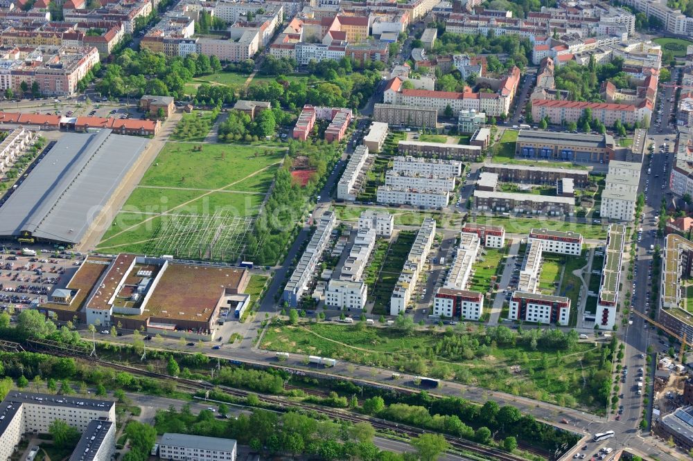 Berlin from the bird's eye view: Barrens - building land area on the site of urban development area at the Erich-Nelhans Street - Hermann Blankenstein Street in Friedrichshain district of Berlin