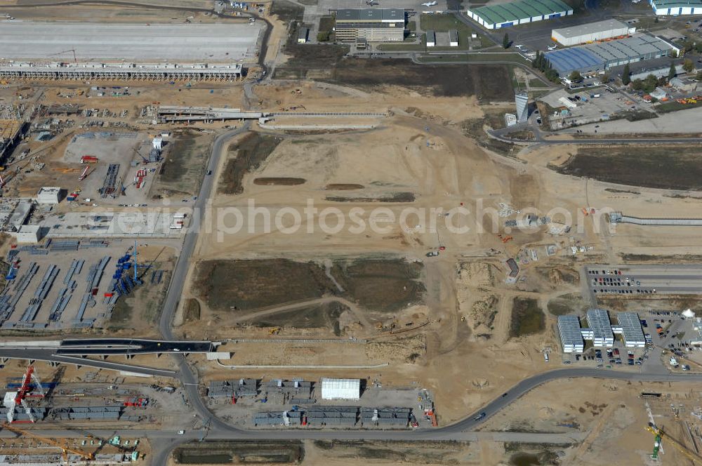 Schönefeld from above - Blick auf Baulogistik- Bereiche am Neubaufeld zum Flughafen Berlin-Schönefeld BBI (SXF) Ausführende Firmen: Hochtief AG; EUROVIA Beton; PORR; BERGER Bau; Kark Weiss; Matthai; Schäler Bau Berlin GmbH; STRABAG; MAX BÖGL