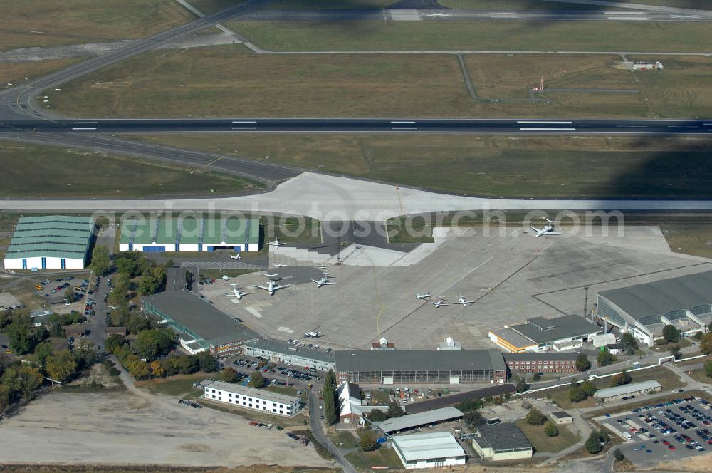 Schönefeld from above - Blick auf Baulogistik- Bereiche am Neubaufeld zum Flughafen Berlin-Schönefeld BBI (SXF) Ausführende Firmen: Hochtief AG; EUROVIA Beton; PORR; BERGER Bau; Kark Weiss; Matthai; Schäler Bau Berlin GmbH; STRABAG; MAX BÖGL