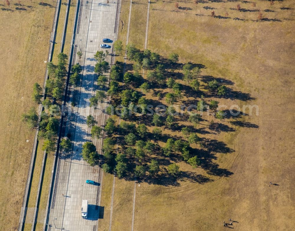 Dortmund from the bird's eye view: Tree island in the street - road guidance Robert-Schuhmann-Strasse in the district Hoerde in Dortmund in the state North Rhine-Westphalia