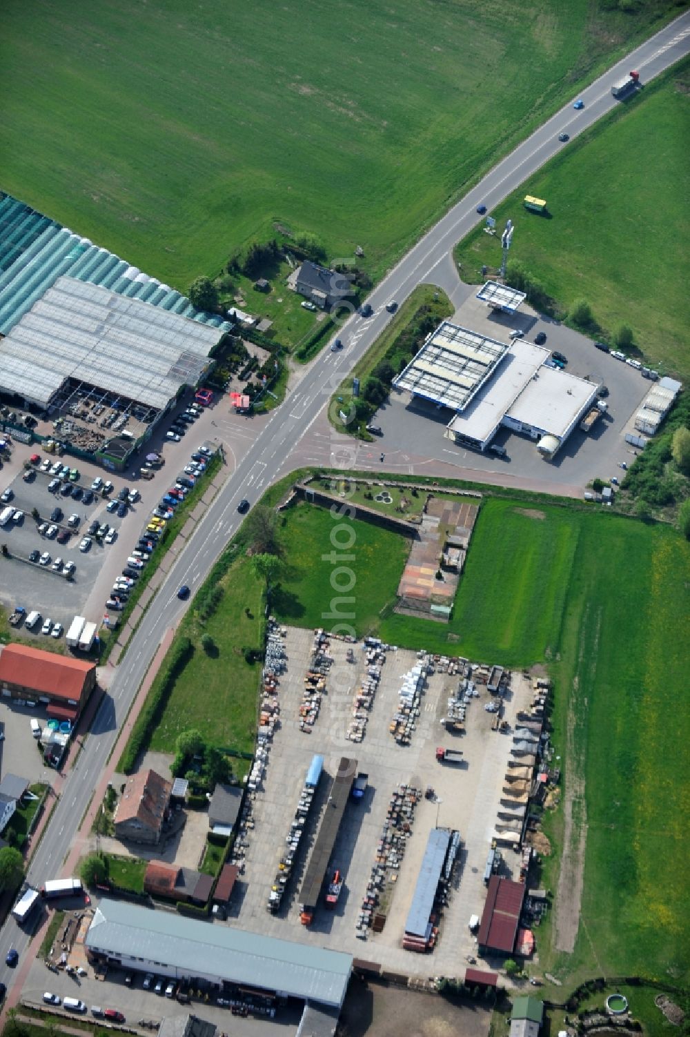 Aerial image Schwanebeck - Material trading on the village road in the 16341 Panketal Schwanebeck