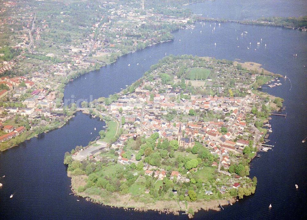 Werder / Havel - BRA from above - Baumblütenfest in Werder / Havel.