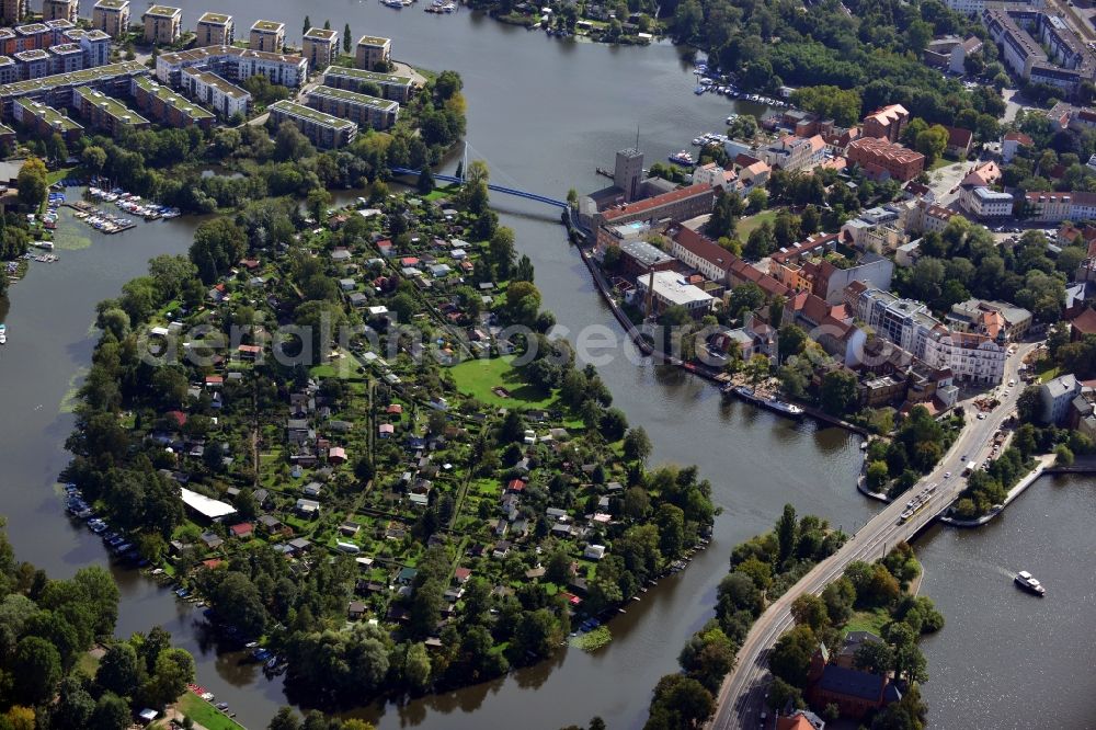 Aerial photograph Berlin OT Köpenick - View of the Baumgarteninsel in the district of Koepenick in Berlin