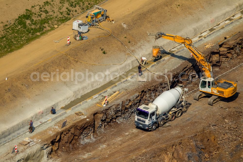 Aerial image Meschede - Construction machines at the construction site for the new building of routing and traffic lanes over the highway bridge in the motorway A46 in Meschede in the state North Rhine-Westphalia