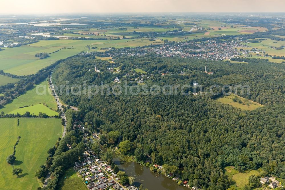 Emmerich am Rhein from the bird's eye view: Tree tops in a deciduous forest - forest area in the urban area in Emmerich am Rhein in the state North Rhine-Westphalia, Germany