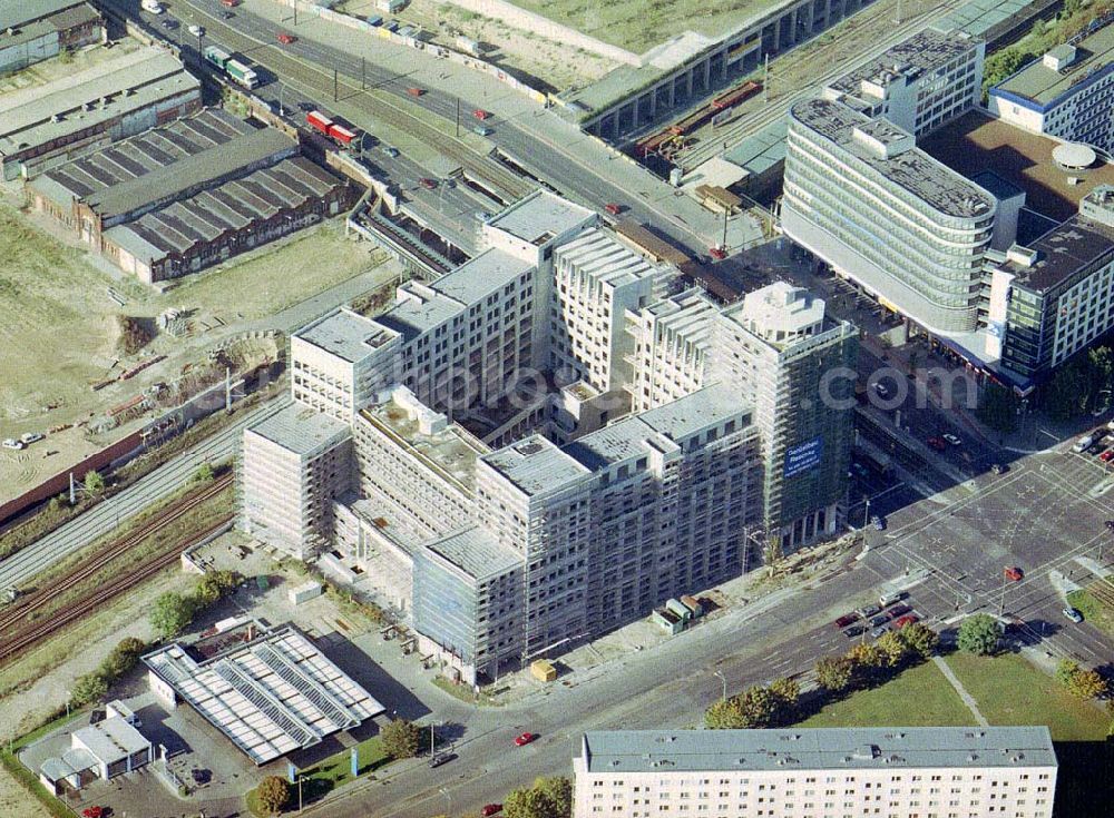 Berlin - Lichtenberg from the bird's eye view: Bauruine des Büro- und Geschäftshauses an der Landsberger Allee / Ecke Storkower Straße in Berlin - Lichtenberg.