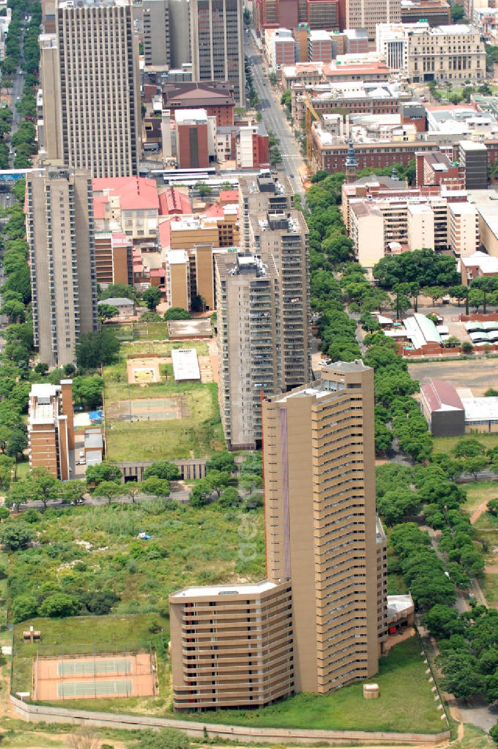 Pretoria from the bird's eye view: Bauruine an der Vermeulern Street in Pretoria / Südafrika. Ruined building at the Vermeulen Street in Pretoria / South Africa.