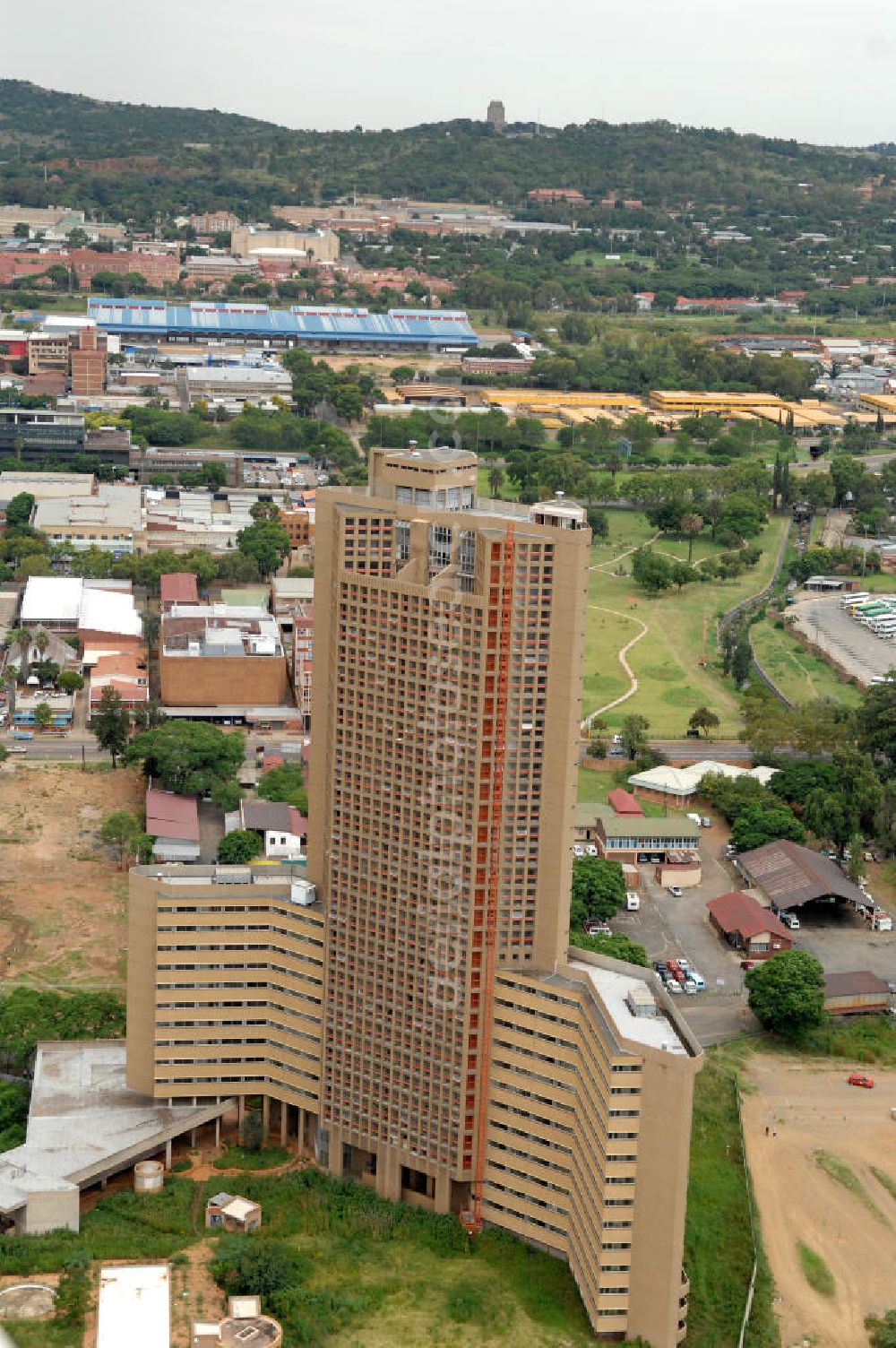 Pretoria from above - Bauruine an der Vermeulern Street in Pretoria / Südafrika. Ruined building at the Vermeulen Street in Pretoria / South Africa.