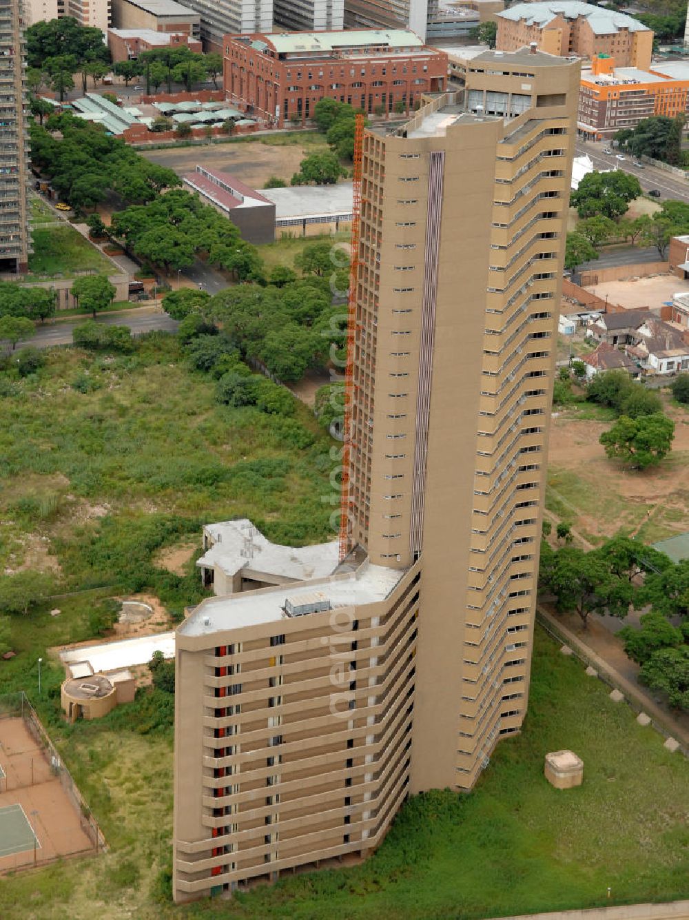 Pretoria from the bird's eye view: Bauruine an der Vermeulern Street in Pretoria / Südafrika. Ruined building at the Vermeulen Street in Pretoria / South Africa.