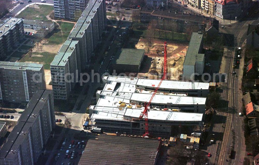 Berlin - Hohenschönhausen from above - Baus des Einkaufzentrums Storchenhof an der Leuenberger Straße