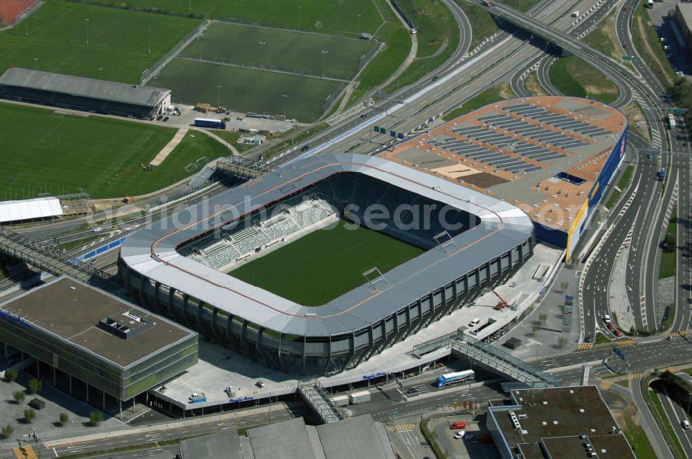 St. Gallen from the bird's eye view: Blick auf die Baustelle der AFG Arena, sie ist das künftige Fussballstadion des FC St. Gallen im Westen der Stadt St. Gallen.Am 14. September 2005 erfolgte nach fast zehnjähriger Planung der Spatenstich für die AFG Arena mit einem Fassungsvermögen von 20'300 Zuschauern. Davon entfallen 15'530 auf Sitzplätze und 4'770 auf Stehplätze. Für internationale Spiele können die 4'770 Stehplätze in 2'578 Sitzplätze umgewandelt werden, sodass eine Sitzplatzkapazität von 18'117 entsteht. benannt nach der AFG Arbonia-Forster-Holding mit Sitz in Arbon. Es ist das erste Schweizer Stadion, welches nach einem kommerziellen Unternehmen benannt wird. Das vorher unter dem Arbeitstitel Stadion West benannte Stadion soll ab 2008 das als Dauerprovisorium erweiterte Espenmoos ablösen.