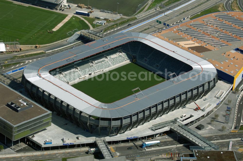 Aerial image St. Gallen - Blick auf die Baustelle der AFG Arena, sie ist das künftige Fussballstadion des FC St. Gallen im Westen der Stadt St. Gallen.Am 14. September 2005 erfolgte nach fast zehnjähriger Planung der Spatenstich für die AFG Arena mit einem Fassungsvermögen von 20'300 Zuschauern. Davon entfallen 15'530 auf Sitzplätze und 4'770 auf Stehplätze. Für internationale Spiele können die 4'770 Stehplätze in 2'578 Sitzplätze umgewandelt werden, sodass eine Sitzplatzkapazität von 18'117 entsteht. benannt nach der AFG Arbonia-Forster-Holding mit Sitz in Arbon. Es ist das erste Schweizer Stadion, welches nach einem kommerziellen Unternehmen benannt wird. Das vorher unter dem Arbeitstitel Stadion West benannte Stadion soll ab 2008 das als Dauerprovisorium erweiterte Espenmoos ablösen.