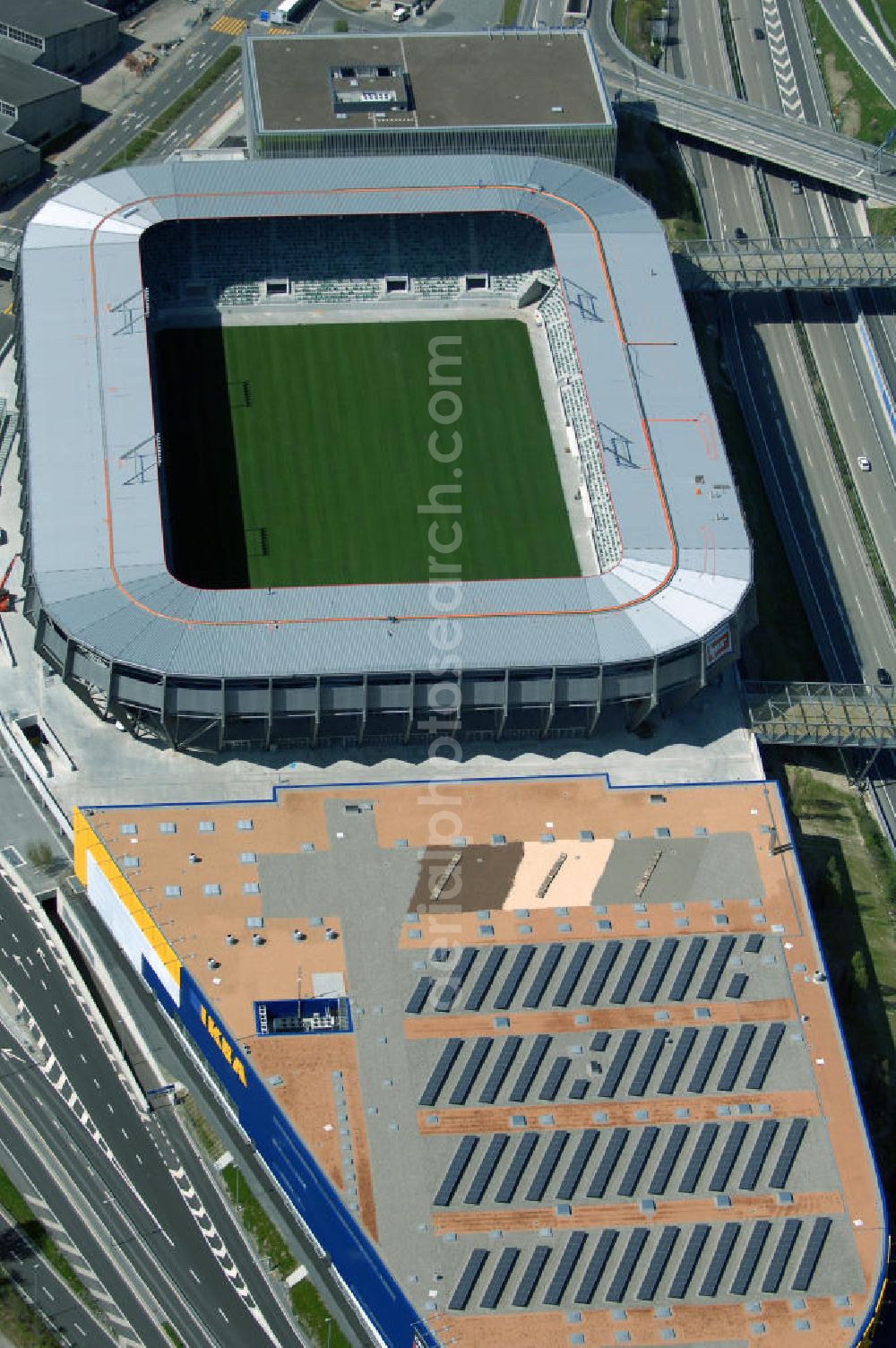 Aerial photograph St. Gallen - Blick auf die Baustelle der AFG Arena, sie ist das künftige Fussballstadion des FC St. Gallen im Westen der Stadt St. Gallen.Am 14. September 2005 erfolgte nach fast zehnjähriger Planung der Spatenstich für die AFG Arena mit einem Fassungsvermögen von 20'300 Zuschauern. Davon entfallen 15'530 auf Sitzplätze und 4'770 auf Stehplätze. Für internationale Spiele können die 4'770 Stehplätze in 2'578 Sitzplätze umgewandelt werden, sodass eine Sitzplatzkapazität von 18'117 entsteht. benannt nach der AFG Arbonia-Forster-Holding mit Sitz in Arbon. Es ist das erste Schweizer Stadion, welches nach einem kommerziellen Unternehmen benannt wird. Das vorher unter dem Arbeitstitel Stadion West benannte Stadion soll ab 2008 das als Dauerprovisorium erweiterte Espenmoos ablösen.