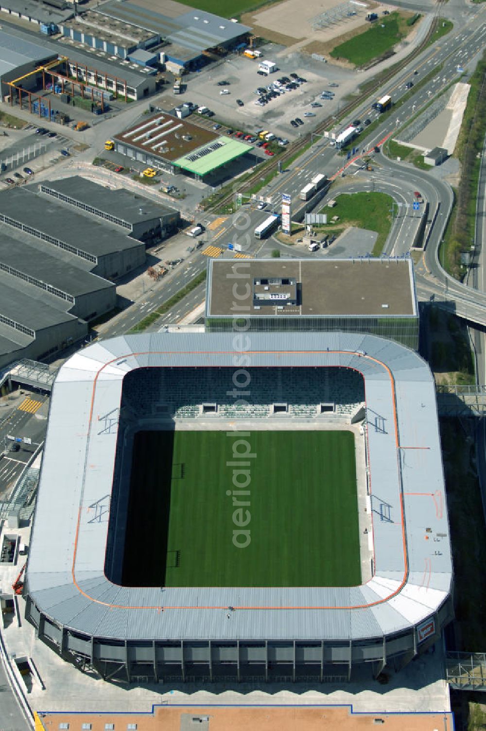 St. Gallen from the bird's eye view: Blick auf die Baustelle der AFG Arena, sie ist das künftige Fussballstadion des FC St. Gallen im Westen der Stadt St. Gallen.Am 14. September 2005 erfolgte nach fast zehnjähriger Planung der Spatenstich für die AFG Arena mit einem Fassungsvermögen von 20'300 Zuschauern. Davon entfallen 15'530 auf Sitzplätze und 4'770 auf Stehplätze. Für internationale Spiele können die 4'770 Stehplätze in 2'578 Sitzplätze umgewandelt werden, sodass eine Sitzplatzkapazität von 18'117 entsteht. benannt nach der AFG Arbonia-Forster-Holding mit Sitz in Arbon. Es ist das erste Schweizer Stadion, welches nach einem kommerziellen Unternehmen benannt wird. Das vorher unter dem Arbeitstitel Stadion West benannte Stadion soll ab 2008 das als Dauerprovisorium erweiterte Espenmoos ablösen.