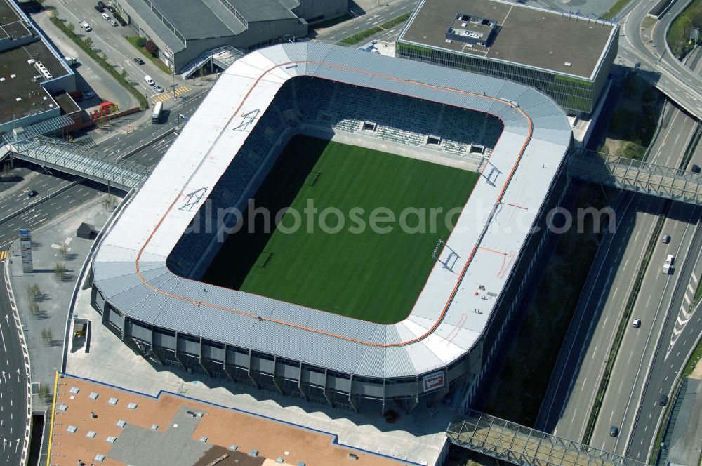 St. Gallen from above - Blick auf die Baustelle der AFG Arena, sie ist das künftige Fussballstadion des FC St. Gallen im Westen der Stadt St. Gallen.Am 14. September 2005 erfolgte nach fast zehnjähriger Planung der Spatenstich für die AFG Arena mit einem Fassungsvermögen von 20'300 Zuschauern. Davon entfallen 15'530 auf Sitzplätze und 4'770 auf Stehplätze. Für internationale Spiele können die 4'770 Stehplätze in 2'578 Sitzplätze umgewandelt werden, sodass eine Sitzplatzkapazität von 18'117 entsteht. benannt nach der AFG Arbonia-Forster-Holding mit Sitz in Arbon. Es ist das erste Schweizer Stadion, welches nach einem kommerziellen Unternehmen benannt wird. Das vorher unter dem Arbeitstitel Stadion West benannte Stadion soll ab 2008 das als Dauerprovisorium erweiterte Espenmoos ablösen.