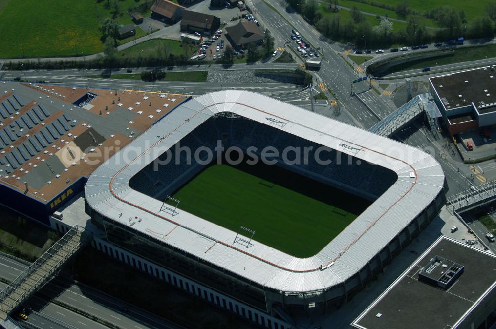 St. Gallen from above - Blick auf die Baustelle der AFG Arena, sie ist das künftige Fussballstadion des FC St. Gallen im Westen der Stadt St. Gallen.Am 14. September 2005 erfolgte nach fast zehnjähriger Planung der Spatenstich für die AFG Arena mit einem Fassungsvermögen von 20'300 Zuschauern. Davon entfallen 15'530 auf Sitzplätze und 4'770 auf Stehplätze. Für internationale Spiele können die 4'770 Stehplätze in 2'578 Sitzplätze umgewandelt werden, sodass eine Sitzplatzkapazität von 18'117 entsteht. benannt nach der AFG Arbonia-Forster-Holding mit Sitz in Arbon. Es ist das erste Schweizer Stadion, welches nach einem kommerziellen Unternehmen benannt wird. Das vorher unter dem Arbeitstitel Stadion West benannte Stadion soll ab 2008 das als Dauerprovisorium erweiterte Espenmoos ablösen.