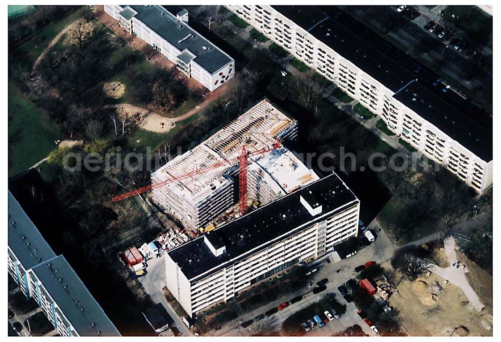 Aerial photograph Berlin-Weißensee - Baustelle der Albert-Schweizer-Stiftung auf dem Gelände des Altenpflegeheimes an der Buschallee in Berlin Weißensee