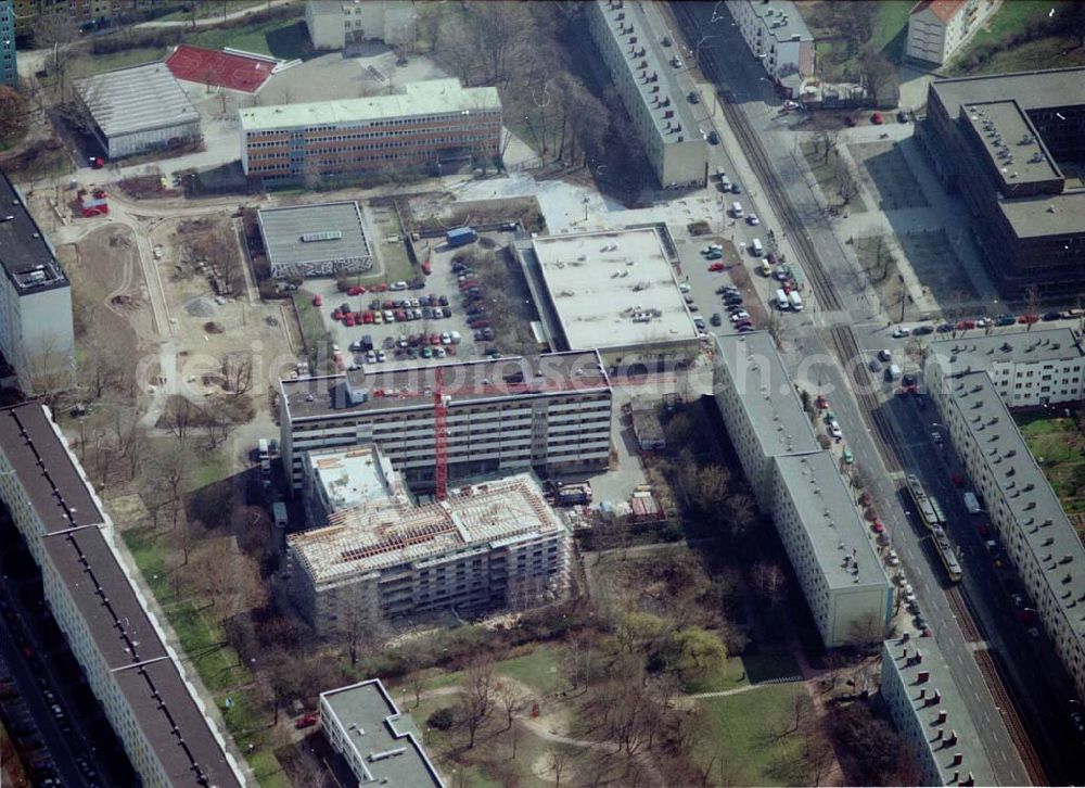 Aerial image Berlin-Weißensee - Baustelle der Albert-Schweizer-Stiftung auf dem Gelände des Altenpflegeheimes an der Buschallee in Berlin Weißensee