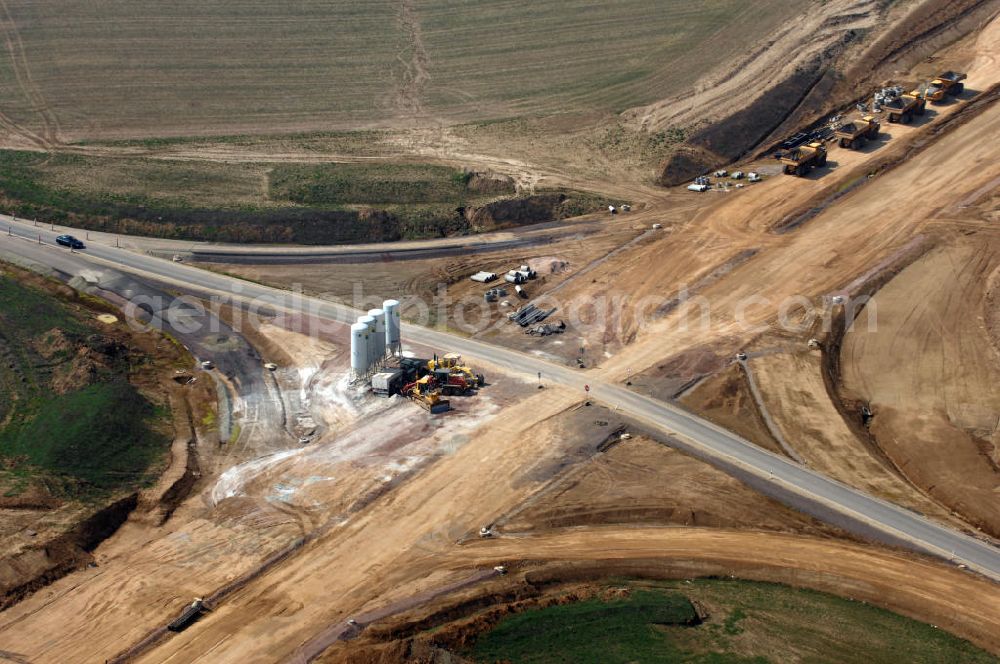 Aerial photograph Großenlupnitz - Blick auf die Baustelle der Ausfahrt / Anschlussstelle Eisenach-Ost der A4. Der Neubau ist Teil des Projekt Nordverlegung / Umfahrung Hörselberge der Autobahn E40 / A4 in Thüringen bei Eisenach. Durchgeführt werden die im Zuge dieses Projektes notwendigen Arbeiten unter an derem von den Mitarbeitern der Niederlassung Weimar der EUROVIA Verkehrsbau Union sowie der Niederlassungen Abbruch und Erdbau, Betonstraßenbau, Ingenieurbau und TECO Schallschutz der EUROVIA Beton sowie der DEGES.