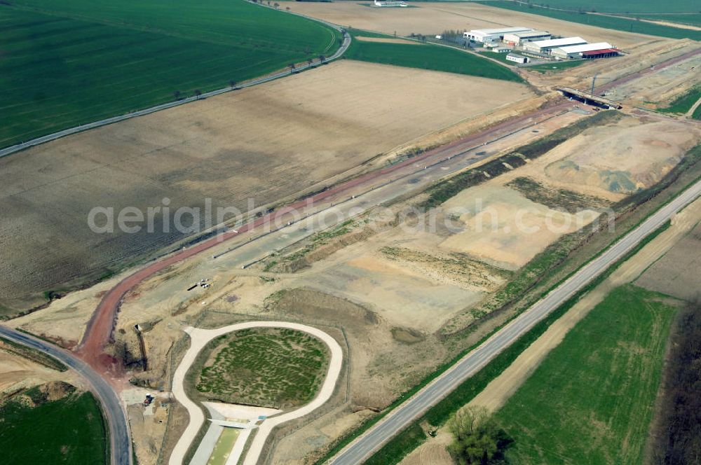 Aerial image Sättelstädt - Blick auf die Baustelle der Ausfahrt / Anschlussstelle Sättelstädt der A4 mit Regenrückhaltebecken VI und neuer Strassenbrücke. Der Neubau ist Teil des Projekt Nordverlegung / Umfahrung Hörselberge der Autobahn E40 / A4 in Thüringen bei Eisenach. Durchgeführt werden die im Zuge dieses Projektes notwendigen Arbeiten unter an derem von den Mitarbeitern der Niederlassung Weimar der EUROVIA Verkehrsbau Union sowie der Niederlassungen Abbruch und Erdbau, Betonstraßenbau, Ingenieurbau und TECO Schallschutz der EUROVIA Beton sowie der DEGES.