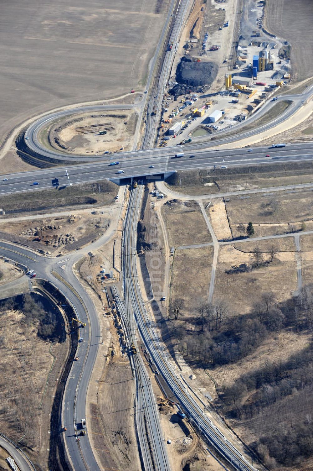 Aerial image Waltersdorf - Die Baustelle an der Bundesautobahn A113 Anschlussstelle Flughafen BBI bei Waltersdorf. Die Anschlussstelle ist die letzte Bauleistung an der neuen Autobahn. The construction site of the federal autobahn A 113 interchange airport BBI near by Waltersdorf.