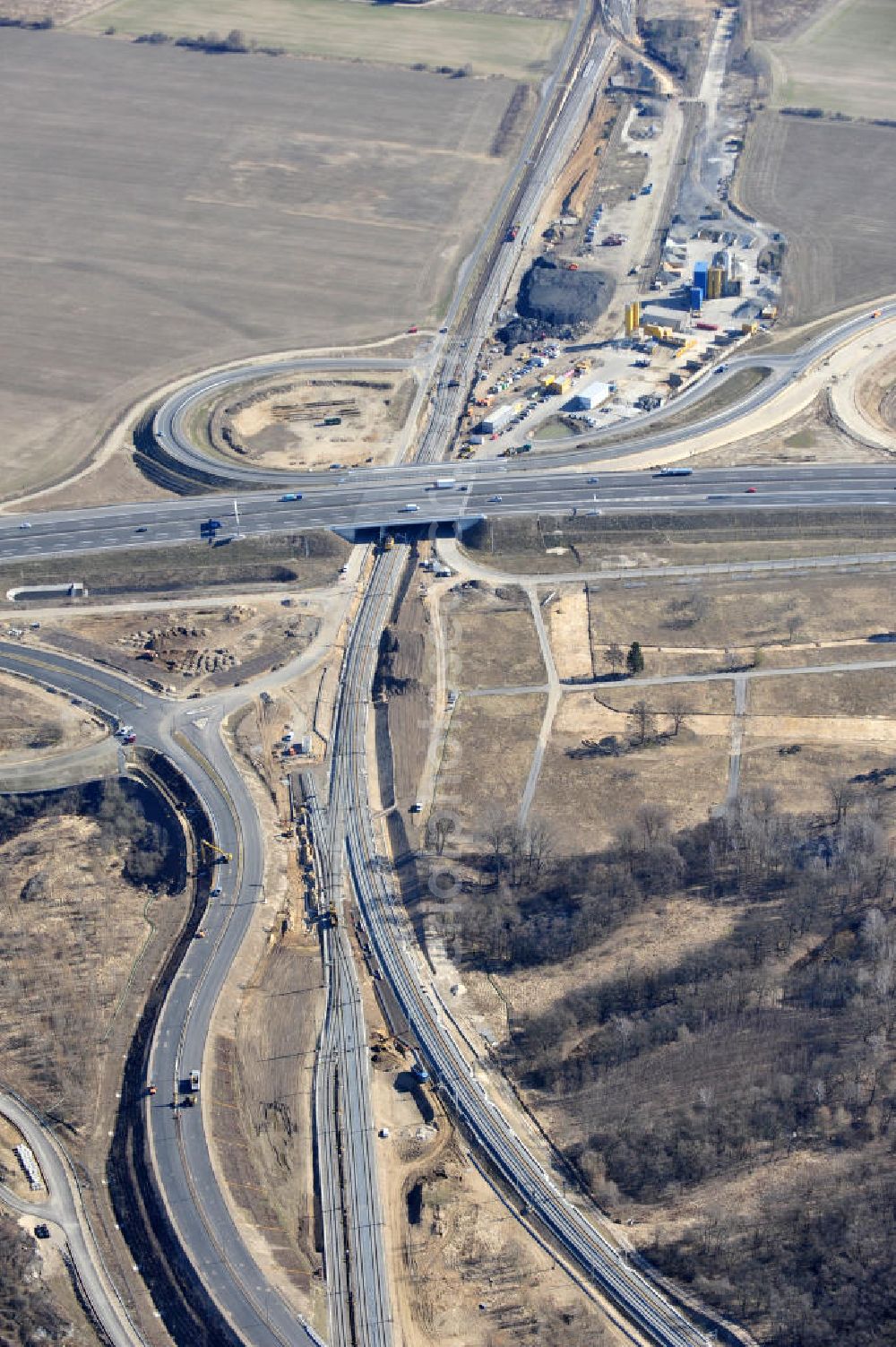 Aerial photograph Waltersdorf - Die Baustelle an der Bundesautobahn A113 Anschlussstelle Flughafen BBI bei Waltersdorf. Die Anschlussstelle ist die letzte Bauleistung an der neuen Autobahn. The construction site of the federal autobahn A 113 interchange airport BBI near by Waltersdorf.