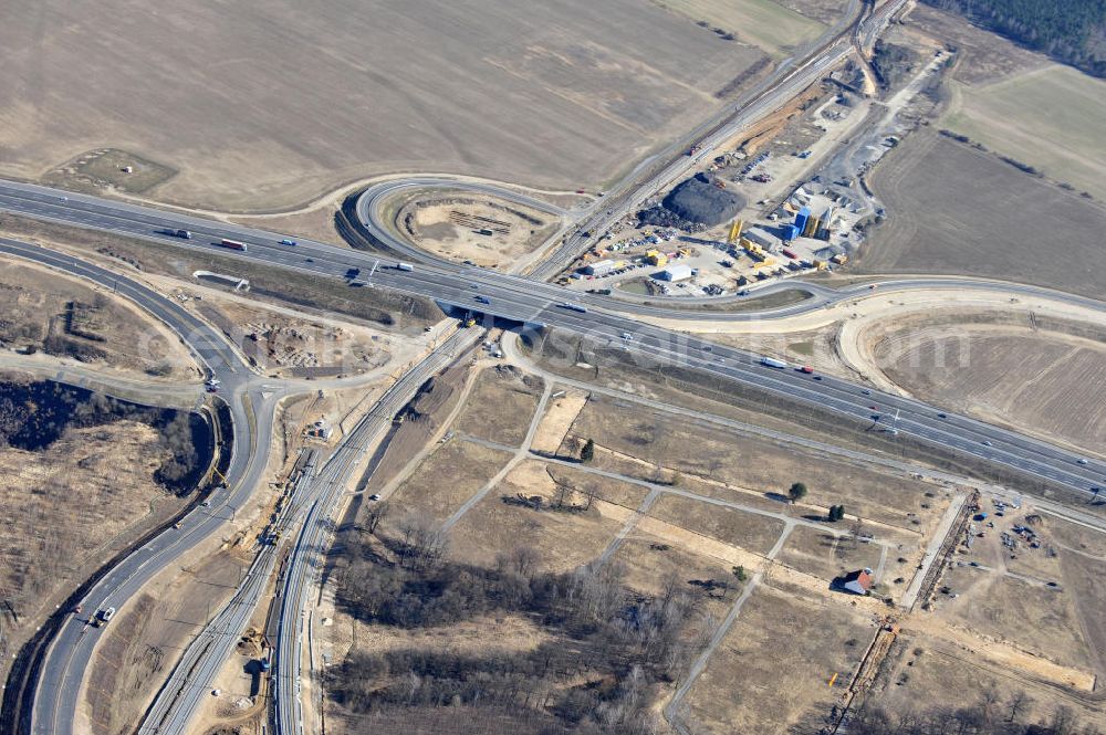 Waltersdorf from the bird's eye view: Die Baustelle an der Bundesautobahn A113 Anschlussstelle Flughafen BBI bei Waltersdorf. Die Anschlussstelle ist die letzte Bauleistung an der neuen Autobahn. The construction site of the federal autobahn A 113 interchange airport BBI near by Waltersdorf.