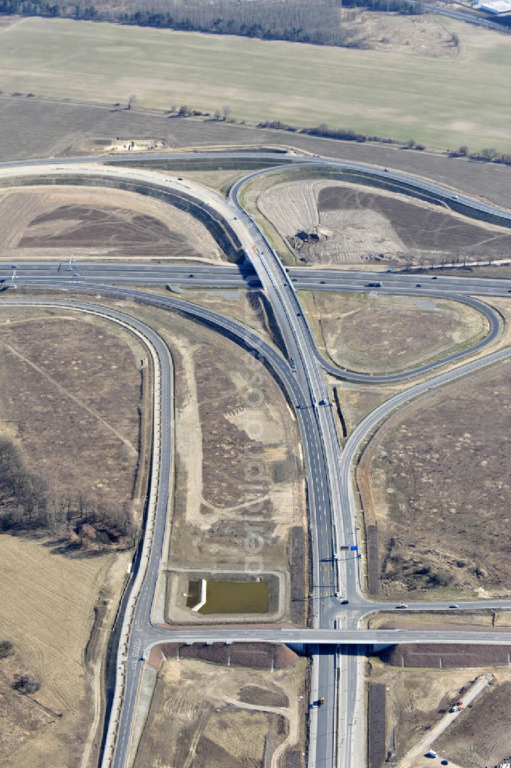 Waltersdorf from above - Die Baustelle an der Bundesautobahn A113 Anschlussstelle Flughafen BBI bei Waltersdorf. Die Anschlussstelle ist die letzte Bauleistung an der neuen Autobahn. The construction site of the federal autobahn A 113 interchange airport BBI near by Waltersdorf.