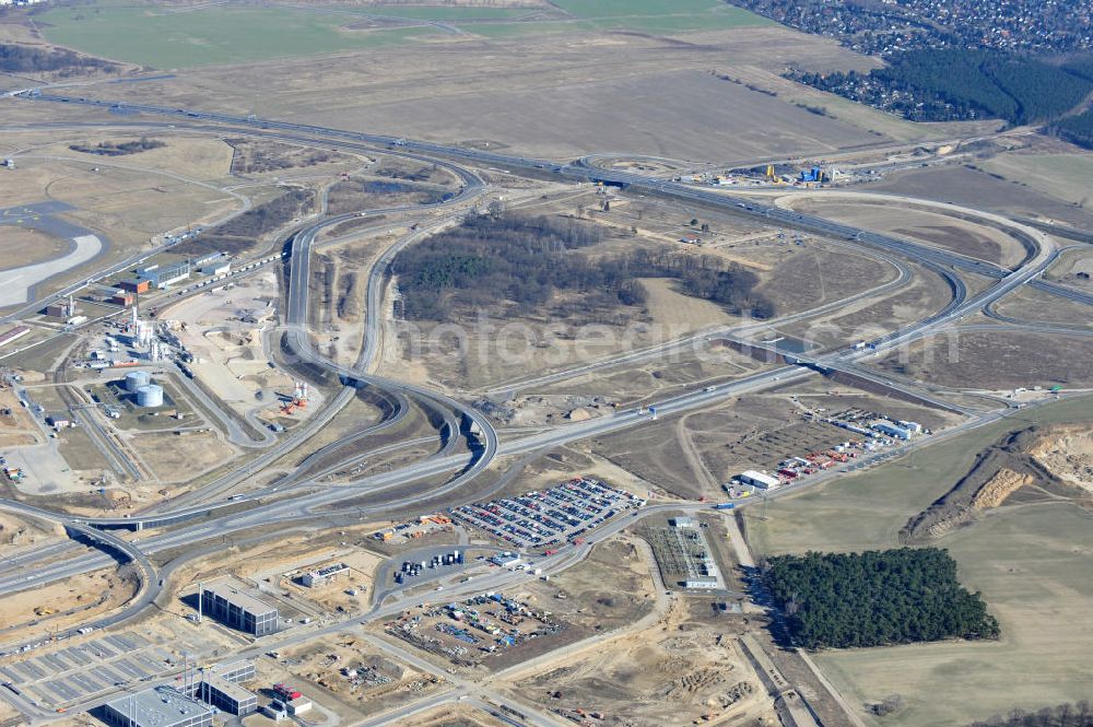 Aerial image Waltersdorf - Die Baustelle an der Bundesautobahn A113 Anschlussstelle Flughafen BBI bei Waltersdorf. Die Anschlussstelle ist die letzte Bauleistung an der neuen Autobahn. The construction site of the federal autobahn A 113 interchange airport BBI near by Waltersdorf.