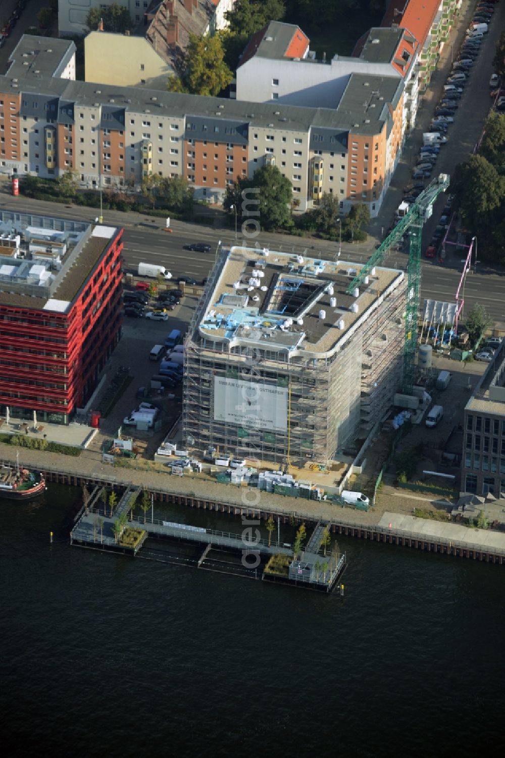 Aerial photograph Berlin - Construction site of the new multi-family residential and apartment building complex The White on East harbour on the Northern shore of the Spree in Berlin in Germany