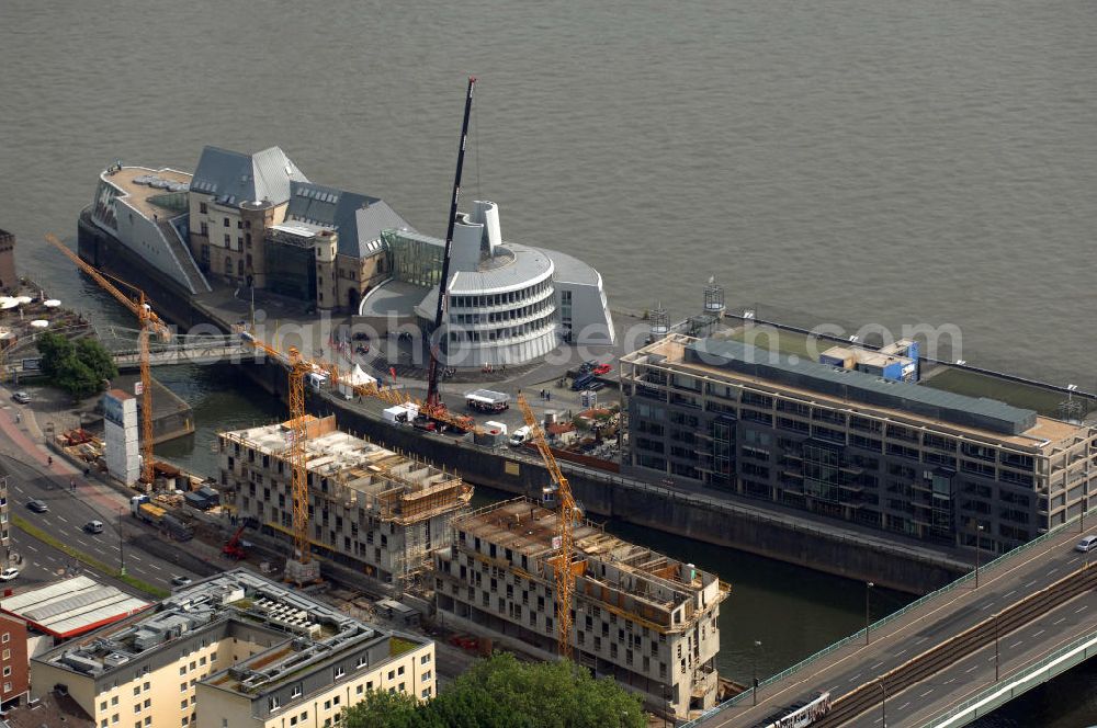 Köln from the bird's eye view: Blick auf die Baustelle des art otel Cologne. Das 45 Millionen Euro Großprojekt im Rheinauhafen wird von der Hamburger Grundbesitz Investitionsgesellschaft Rheinauhafen (GIR) errichtet. Entworfen wurde das Gebäude von der Berliner Architektin und Designerin Johanne Nalbach. Mitverantwortlich sind außerdem die Planungsgemeinschaft nps, Alf M. Prasch aus Hamburg und die LIP (Ludger Inholte Projektentwicklung). Links im Hintegrrund ist das Schokoladenmuseum zu sehen. Das Gebäude rechts im Bild ist das Hauptquartier der Viacon AG. Kontakt Nalbach und Nalbach Gesellschaft von Architekten mbH: Tel. +49(0)30 8590830, Email: buero@nalbach-architekten.de; Kontakt nps (Nietz, Pratsch und Siegel Architekten): Tel. +49(0)351 8945730; Kontakt LIP: Tel. +49(0)40 34962830, Email: sekretariat@l-i-p.de