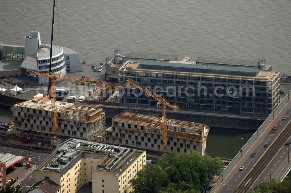 Aerial image Köln - Blick auf die Baustelle des art otel Cologne. Das 45 Millionen Euro Großprojekt im Rheinauhafen wird von der Hamburger Grundbesitz Investitionsgesellschaft Rheinauhafen (GIR) errichtet. Entworfen wurde das Gebäude von der Berliner Architektin und Designerin Johanne Nalbach. Mitverantwortlich sind außerdem die Planungsgemeinschaft nps, Alf M. Prasch aus Hamburg und die LIP (Ludger Inholte Projektentwicklung). Links im Hintegrrund ist das Schokoladenmuseum zu sehen. Das Gebäude rechts im Bild ist das Hauptquartier der Viacon AG. Kontakt Nalbach und Nalbach Gesellschaft von Architekten mbH: Tel. +49(0)30 8590830, Email: buero@nalbach-architekten.de; Kontakt nps (Nietz, Pratsch und Siegel Architekten): Tel. +49(0)351 8945730; Kontakt LIP: Tel. +49(0)40 34962830, Email: sekretariat@l-i-p.de