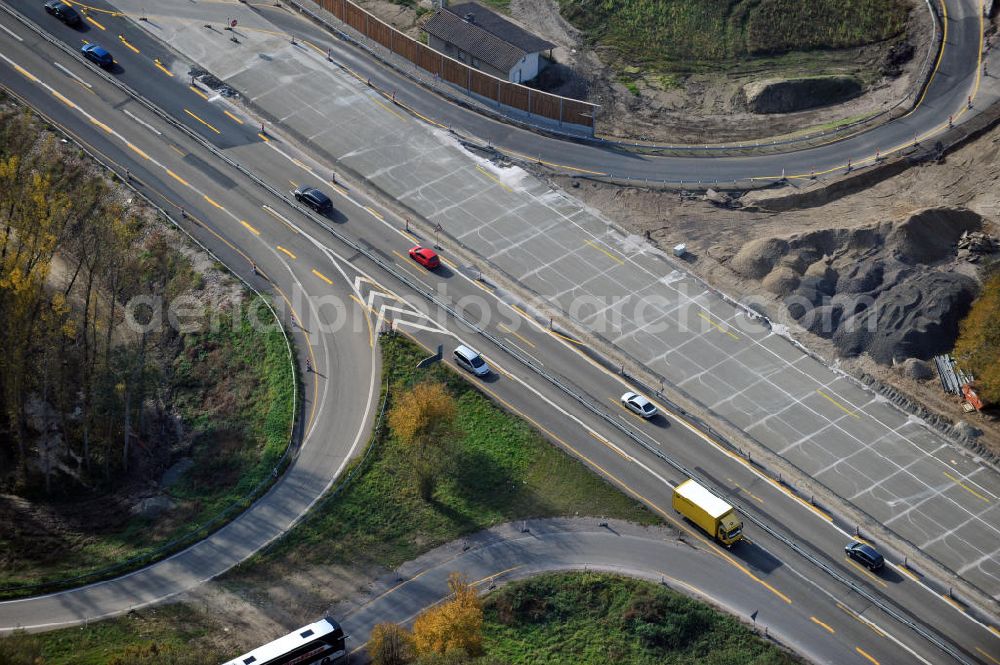 Achern from the bird's eye view: Baustelle Autobahn A 5 bei Achern für einen sechsstreifigen Ausbau durch das Wolfgang Gerbere Konsortium Via Solutions Südwest. Bauausführung erfolgt durch die Arbeitsgemeinschaft / ARGE VCS BAB A5, ein Zusammenschluß der Firmen EUROVIA, F. Kirchhoff Straßenbau und Reif Bauunternehmung. Hier die Anschlussstelle AS Achern Construction area at the freeway / motorway A 5 for a 6-streaky removal.